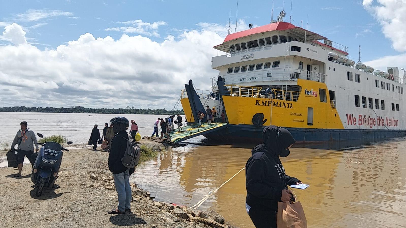 Keberangkatan-kapal-feri-KMP-Manta-dari-Tana-Tidung-ke-Tarakan.jpg