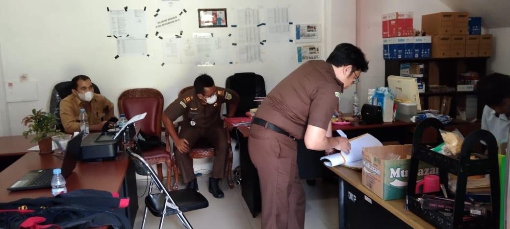 Kejari-Kejari-Perkimtan-menggeledah-Kabupaten-Kutai-Barat.jpg