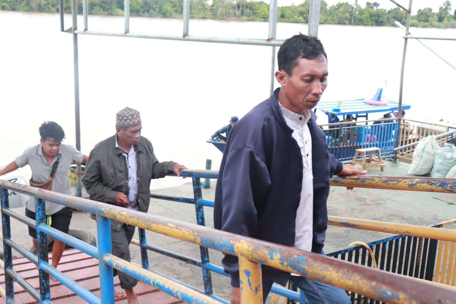 Keluarga-korban-speedboat-terbalik-12022025jpg.jpg