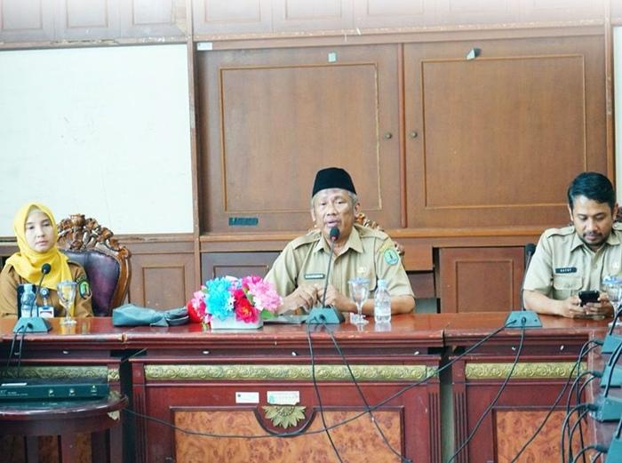 Kepala-BKPSDM-Nunukan-Kaharuddin-Tokkong-tengah-saat-membuka-kegiatan.jpg