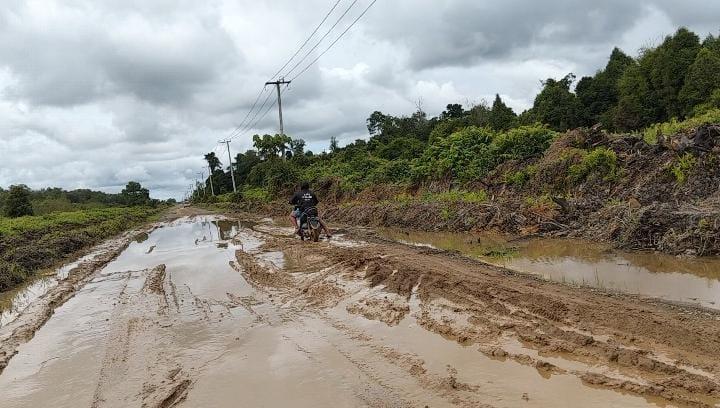Kondisi-Jalan-poros-Desa-Bebatu-KTT.jpg