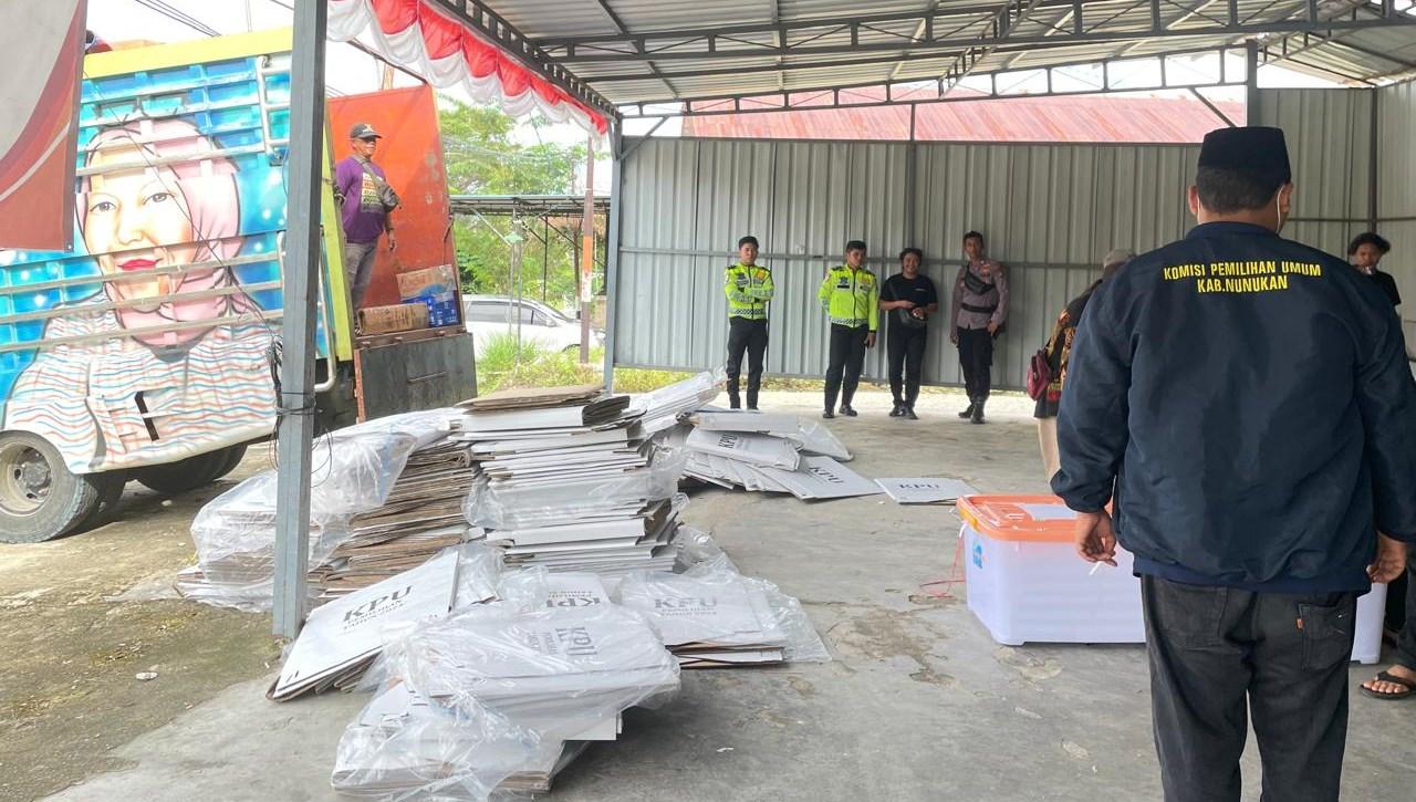 Logistik-Pilkada-2024-dari-Kecamatan-Nunukan-tiba-dthg.jpg