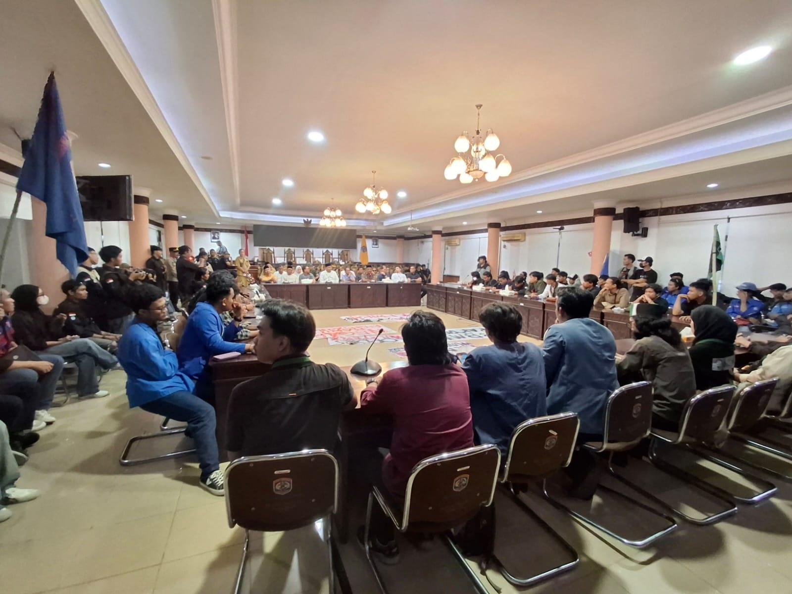 Mahasiswa-tolak-KDMP-dan-MBG-di-Tarakan-01-16062026.jpg