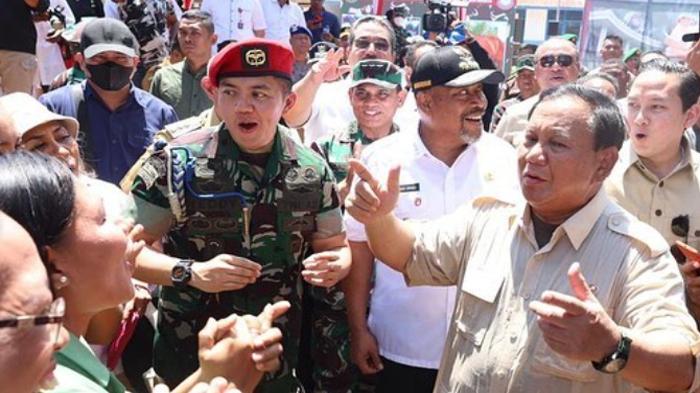 Mayor-Inf-Teddy-Indra-Wijaya-saat-dampingi-Menhan-Prabowo-Subianto-kunjungan-kerja-ke-Maluku.jpg