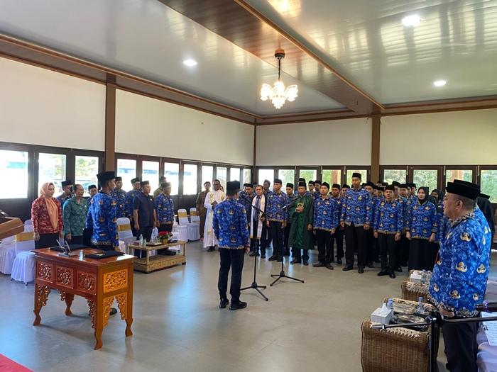Bupati Tana Tidung Ibrahim Ali Lantik dan Ambil Sumpah PNS, Tekankan Kerja Sesuai Tupoksi 