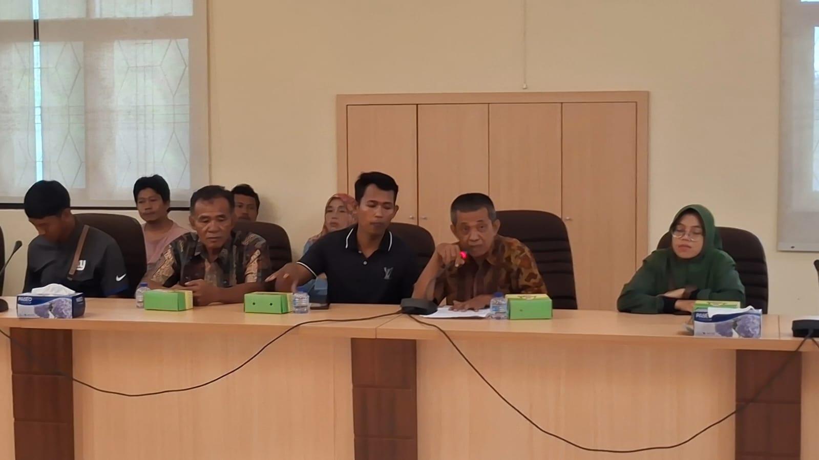 Breaking News- Ditertibkan Satpol PP, 15 Pedagang Kaki Lima di Depan Tugu 99 Ngadu ke DPRD Tarakan