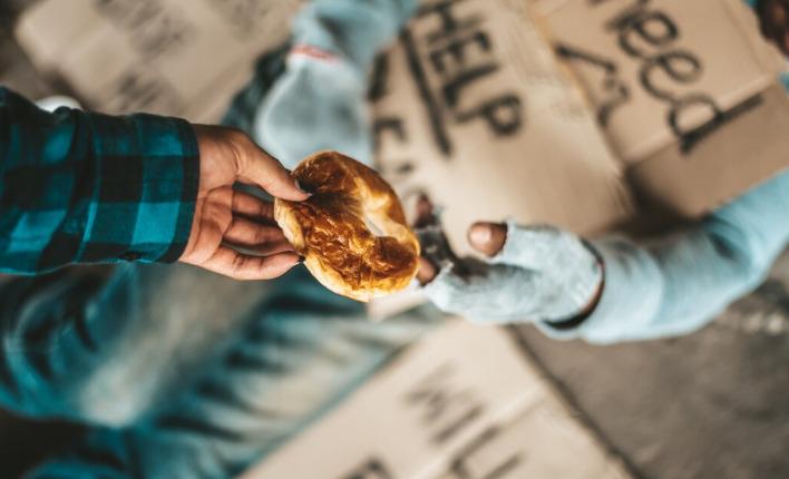 35 Pantun Tolong Menolong, Tanamkan Sifat Mulia Bantu Orang Lain Tanpa Pamrih, Bagikan di Medsos