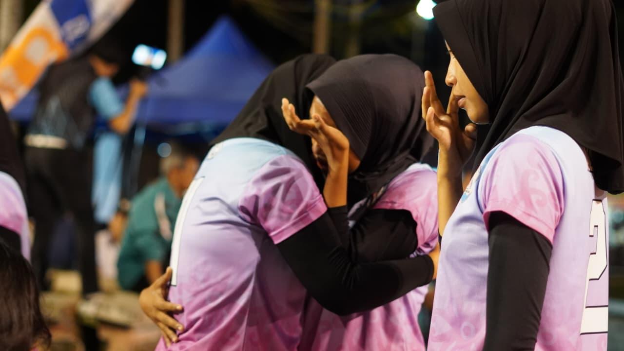 Pemain-Putri-SMAN2-Tarakan-meneteskan-air-mata-usai-keluar-sebagai-juara.jpg