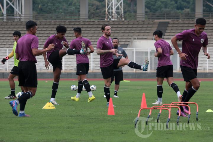 Pemain-Timnas-Indonesia-U-23-melakukan-latihan-di-Stadion-Madya-Jakarta-Selasa-1242022.jpg