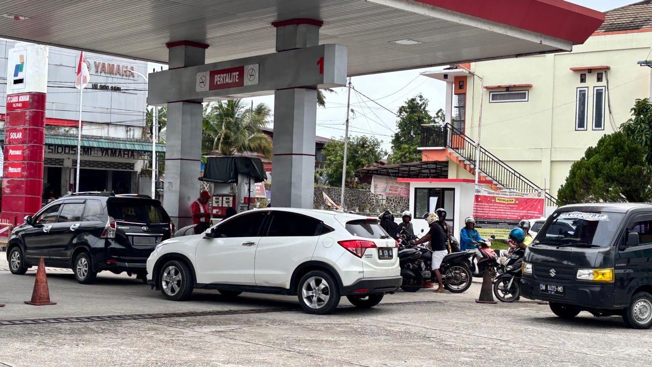 Pengendara-di-Nunukan-isi-BBM-di-SPBU-01-10062026.jpg