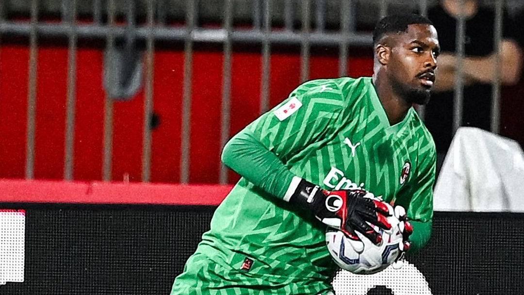 Penjaga-gawang-AC-Milan-Mike-Maignan-12345t.jpg