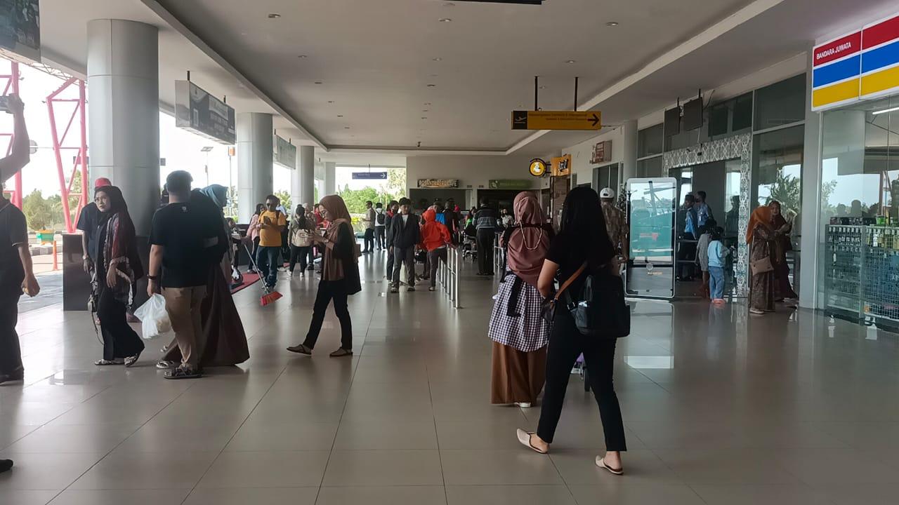 Penumpang-di-Bandara-Juwata-tarakan-01-03012024.jpg
