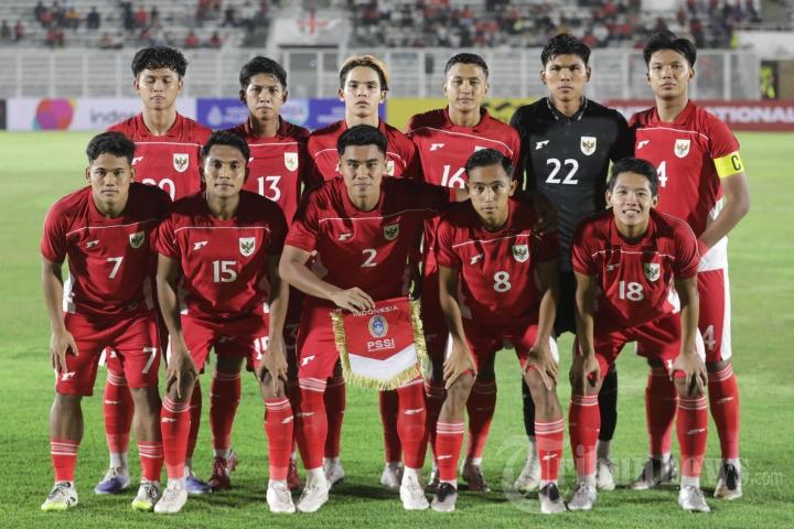 Pesepak-bola-Timnas-Indonesia-U-23-berfoto-bersama.jpg