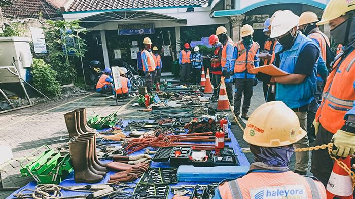 Petugas-PLN-kesiapan-listrik-selama-libur-Idul-Fitri-040424.jpg