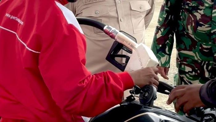 Petugas-ditempatkan-di-penyalur-BBM-subsidi-211225.jpg