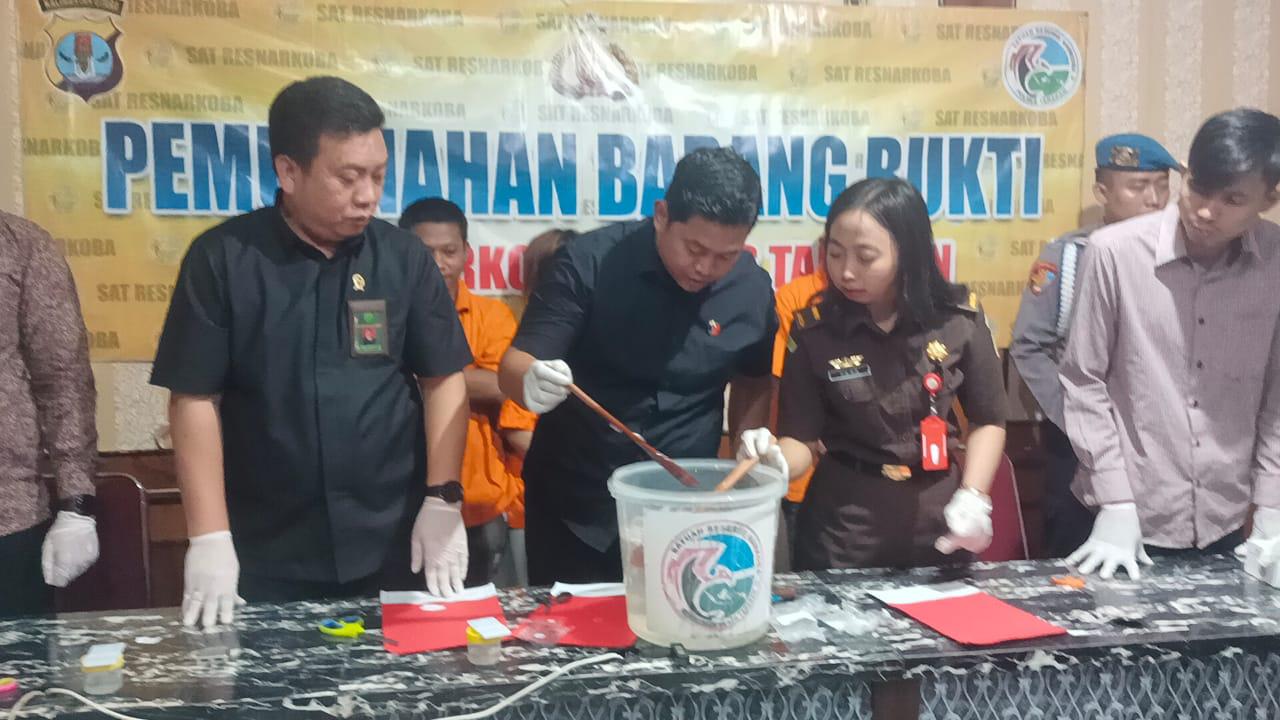 Polres-Tarakan-musnahkan-sabu-022-09072024.jpg