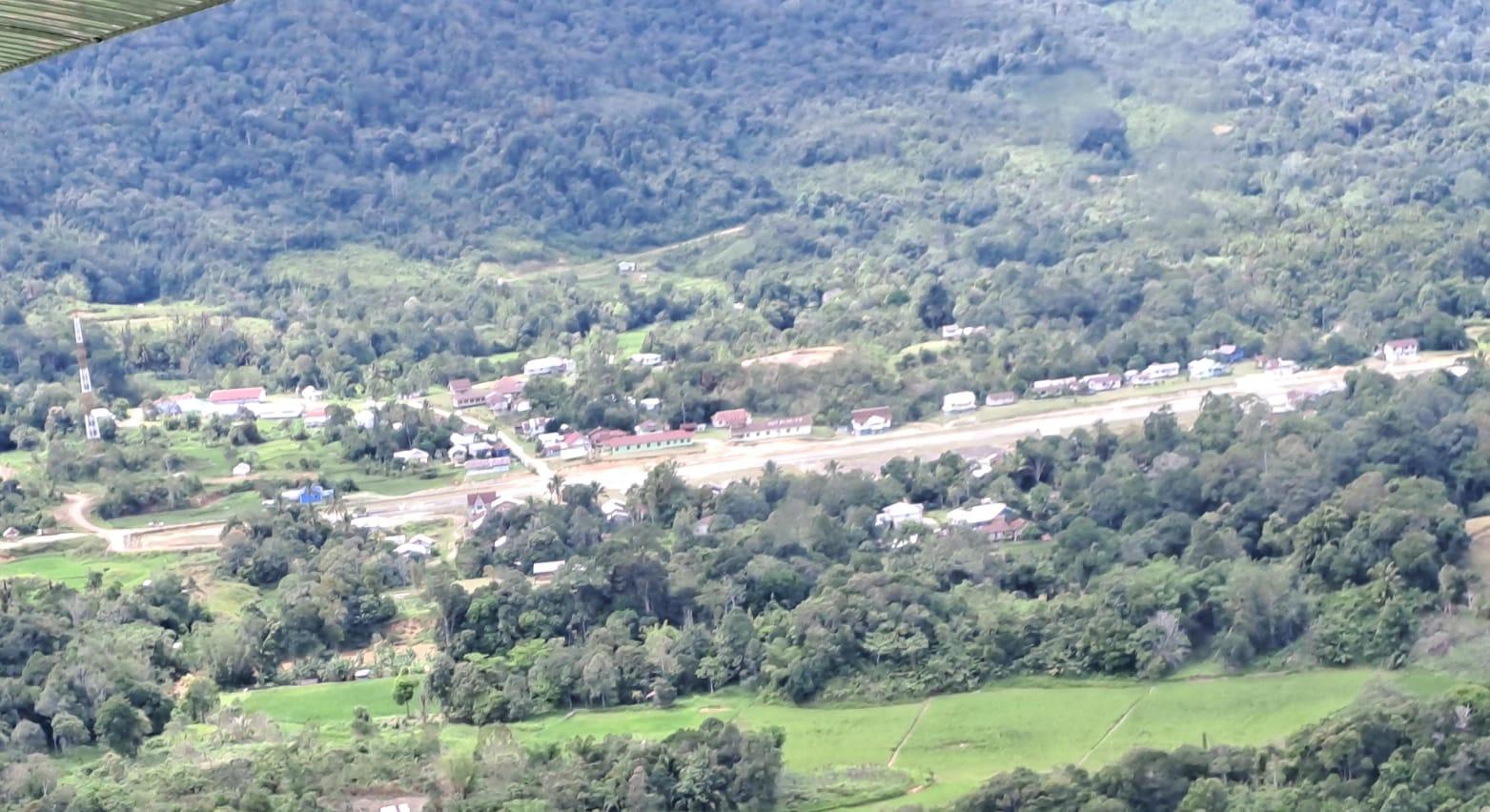 Potret-dari-atas-udara-Bandara-S-Tipa-Padan-di-Binuang-Krayan-dthdg.jpg