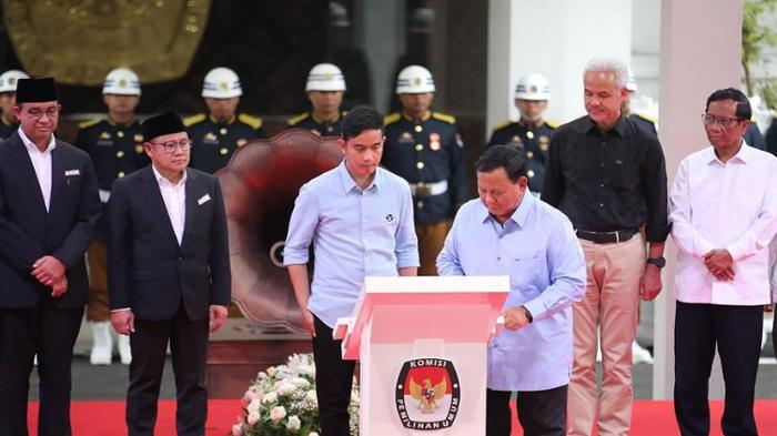 Prabowo-Gibran-AMIN-dan-Ganjar-Mahfud-dalam-deklarasi-Pemilu-Damai-di-KPU-RI.jpg