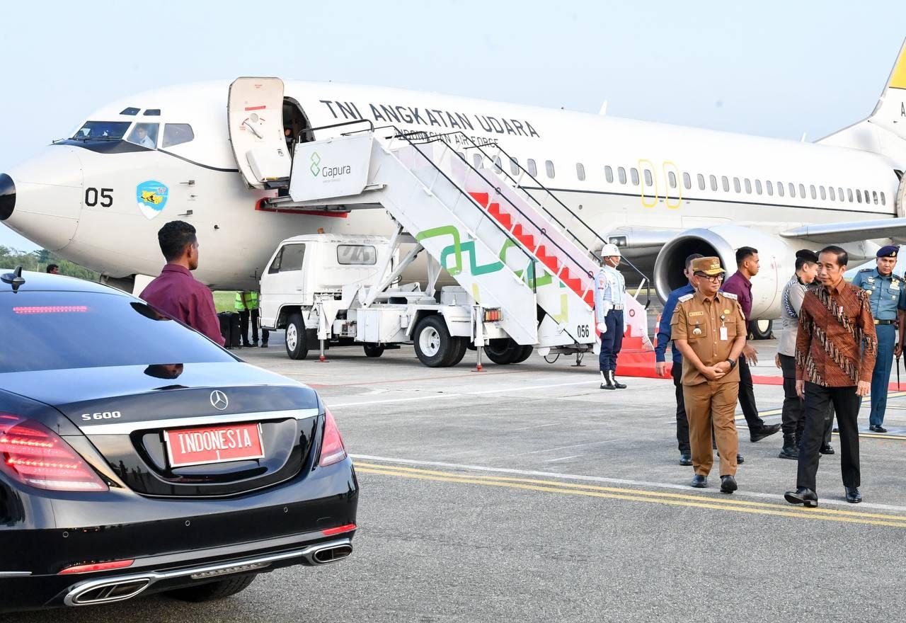 Presiden-RI-Joko-Widodo-tiba-Bandara-Sultan-Aji-Muhammad-Sulaiman.jpg