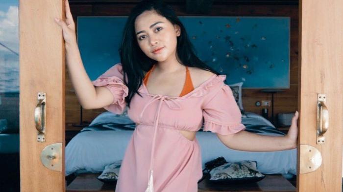 Blak-blakan Pamer Tubuh Langsing saat Pesta Bikini Bareng Sahabat, Rachel Vennya Pasrah Dihujat