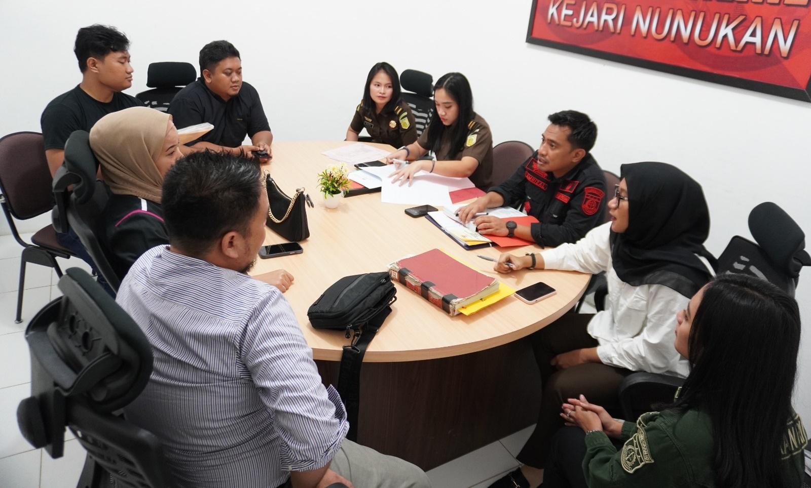 Rapat-Sentra-Gakkumdu-perihal-temuan-Panwaslu-soal-dugaan-money-politic-dtruk.jpg