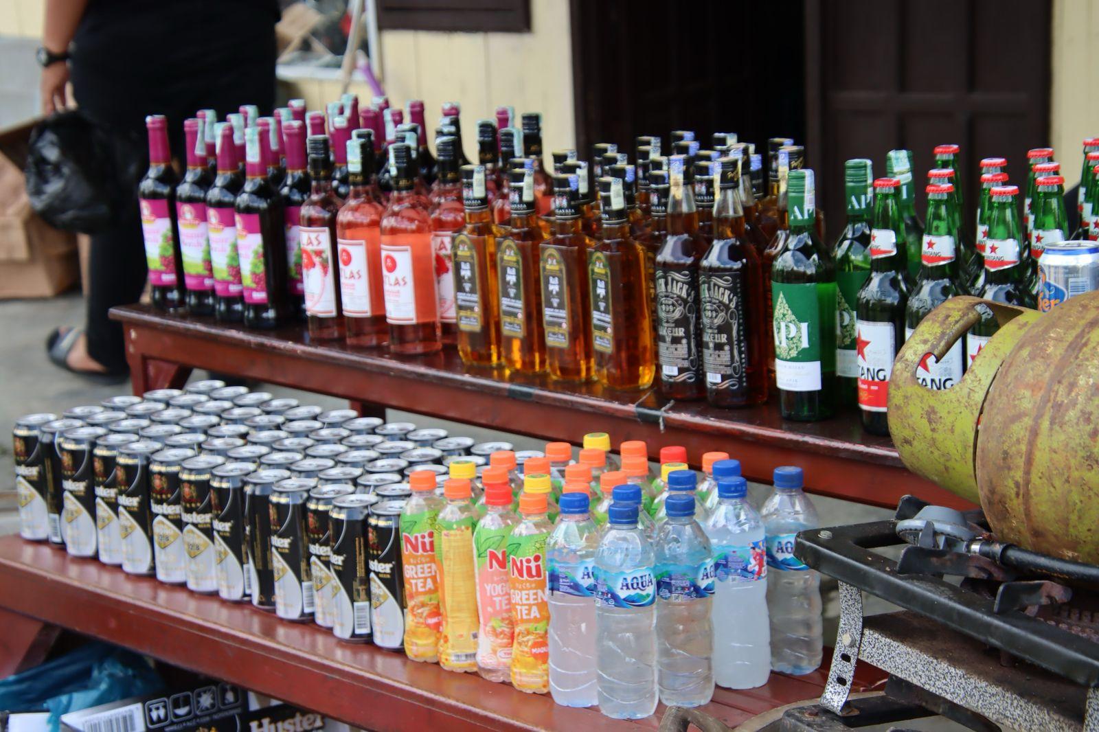 Ratusan-kemasan-minuman-keras-dan-miras-oplosan-tehegt.jpg