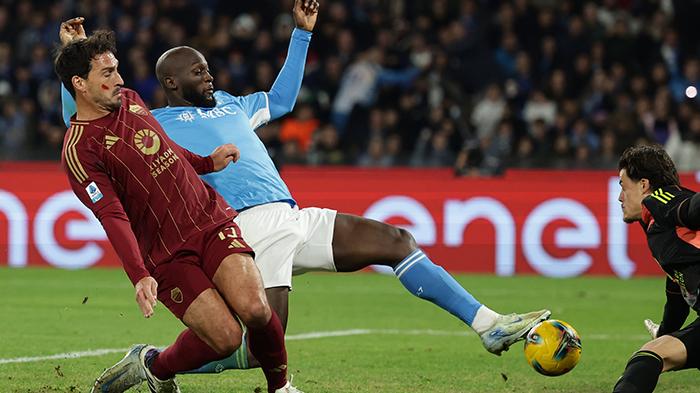 Romelu-Lukaku-cetak-gol-ke-gawang-mantan-241124.jpg