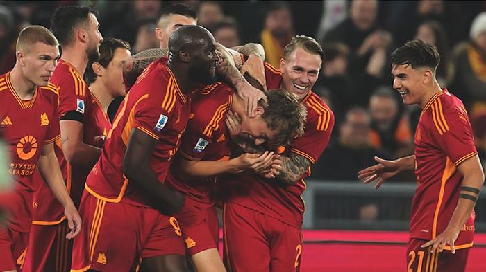 Selebrasi-para-pemain-AS-Roma-di-Liga-Italia-Serie-A-070424.jpg