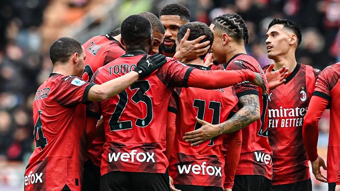 Selebrasi-pemain-AC-Milan-atas-gol-Christian-Pulisic-dalam-pertandingan-melawan-Empoli.jpg
