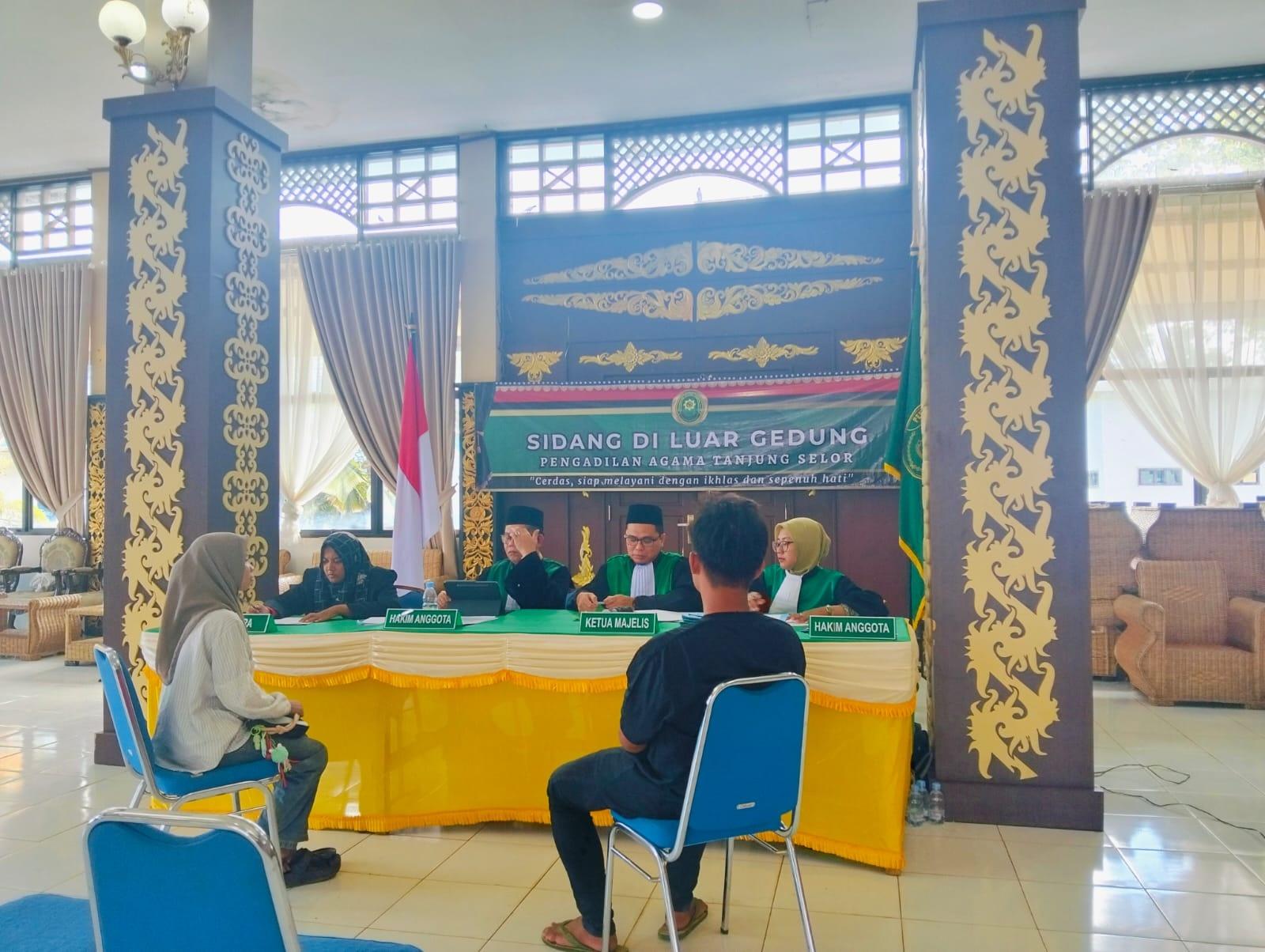 Sidang-luar-gedung-di-KTT-011-09042026.jpg