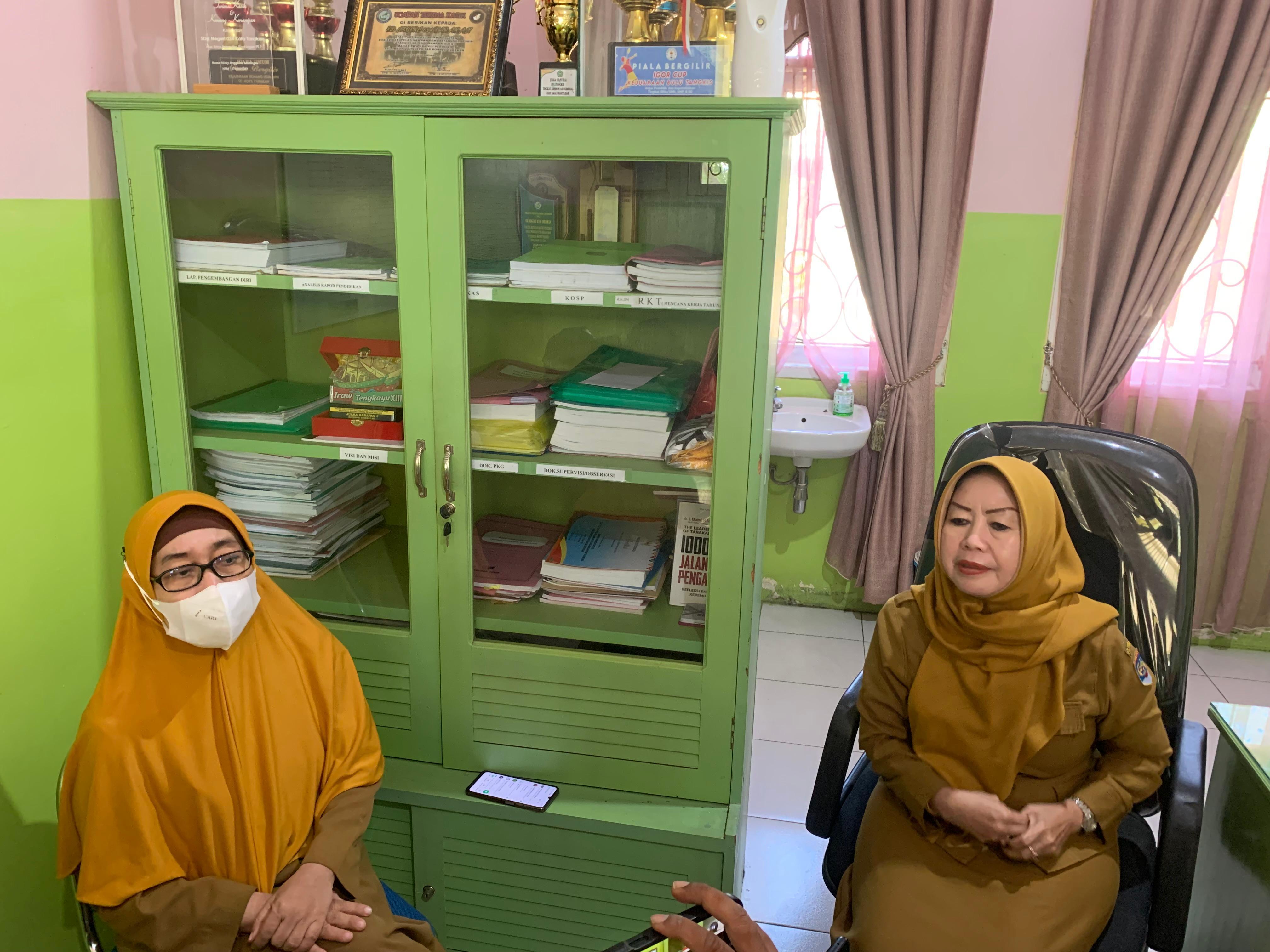 Siti-Masitah-bersama-guru-02-06112024jpg.jpg