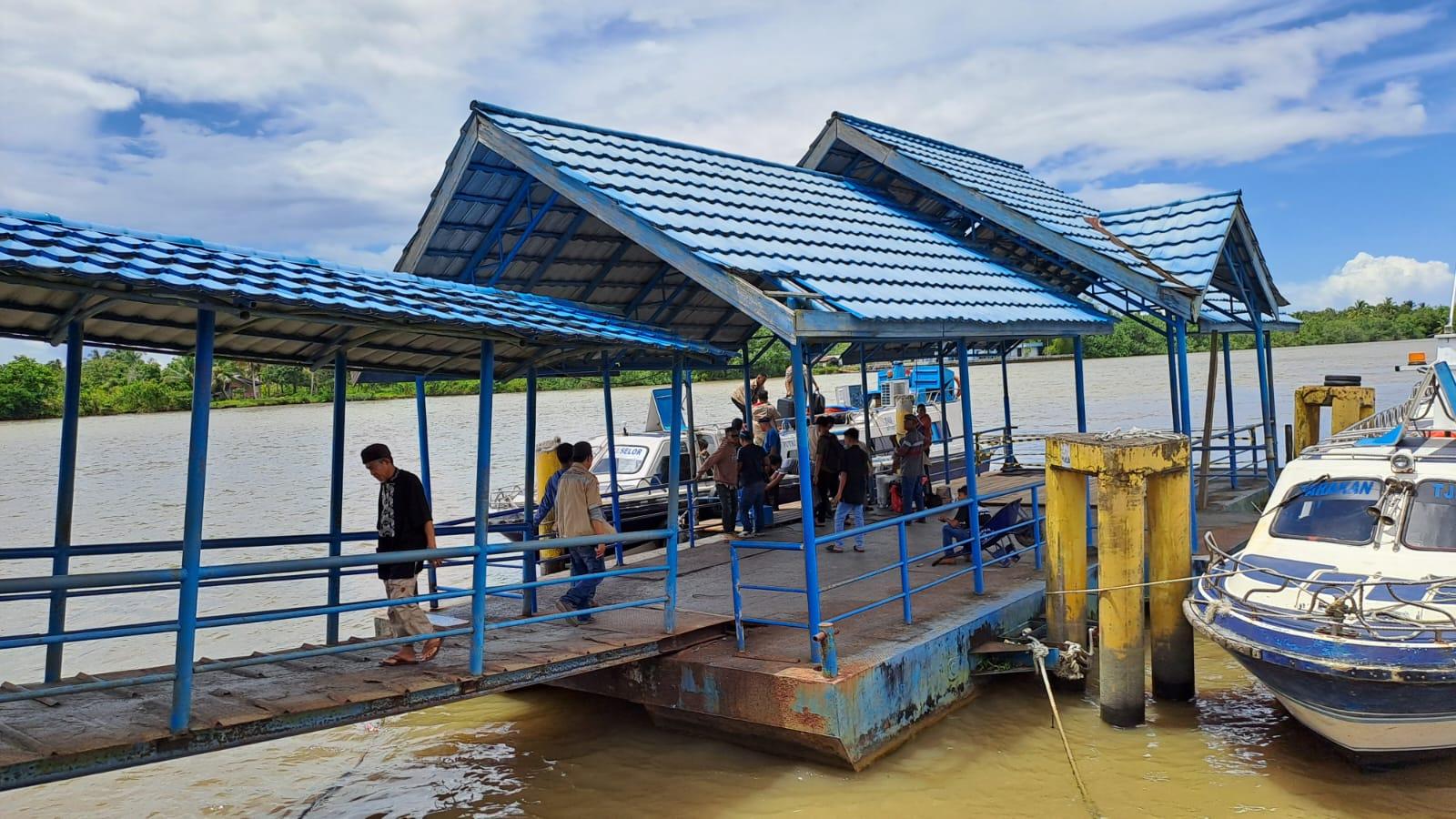 Aktivitas Bongkar Muat di Dermaga Kayan III Terhenti, Ponton Tenggelam Akibat Kerusakan