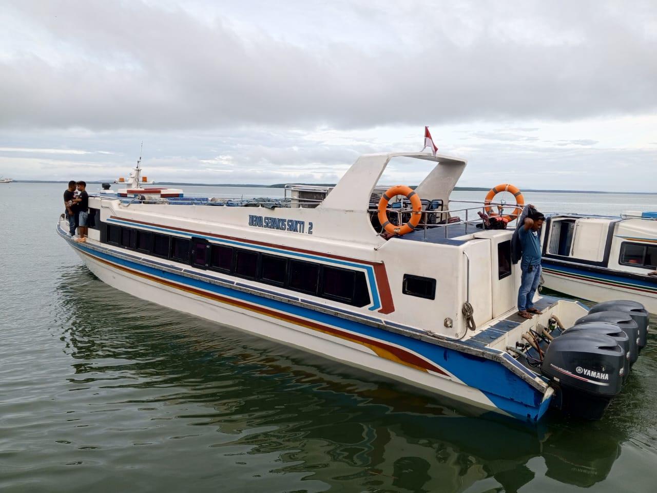 sovet kvartirasida ikkita yalangoch qiz Qiziq yigitlar yigitlarni sikish