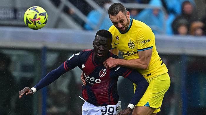 Stefan-De-Vrij-Inter-Milan-melawan-Bologna-260223.jpg