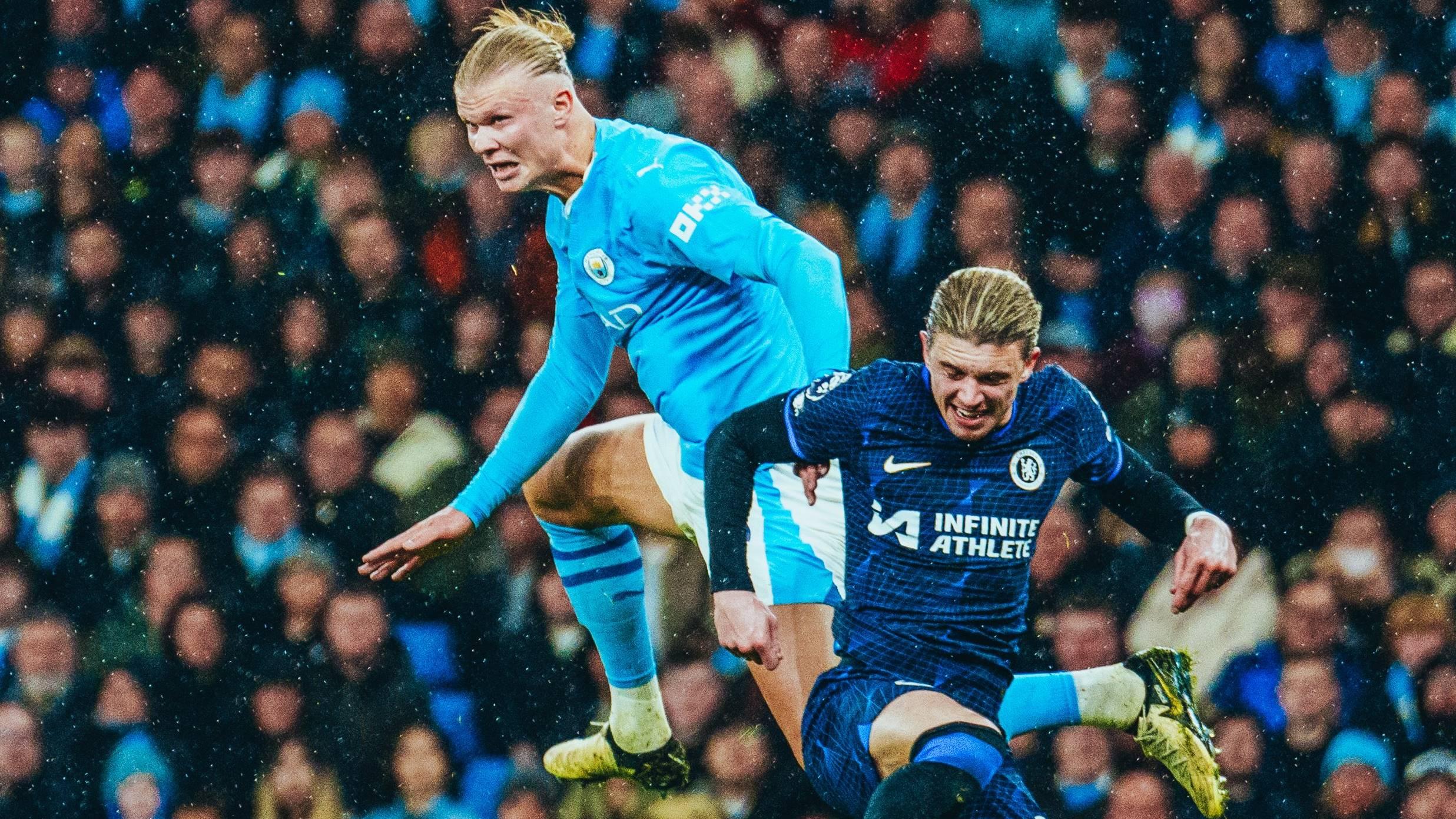 Striker-Manchester-City-duel-dengan-pemain-Chelsea-dalam-pertandingan-Liga-Inggris.jpg