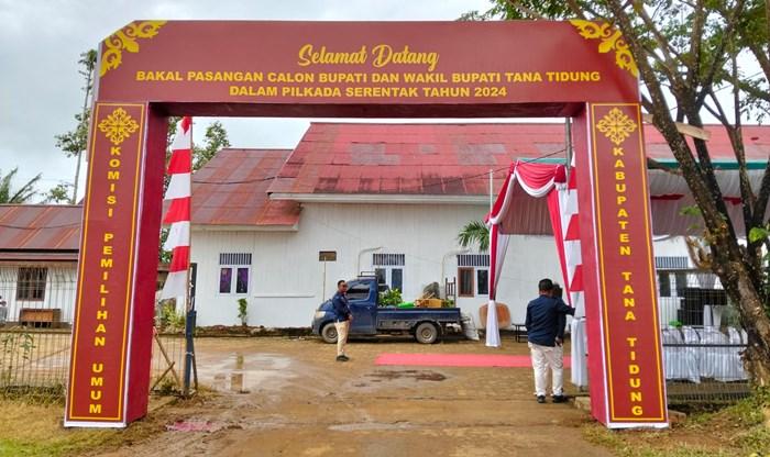 Suasana-Kantor-KPU-Tana-Tidung-di-Hari-Pertama-Pendaftaran-Bakal-Calon-Bupati-dfb.jpg