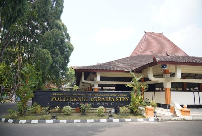 Suasana-di-depan-kampus-Politeknik-Agraria-STPN-belum-lama-ini.jpg
