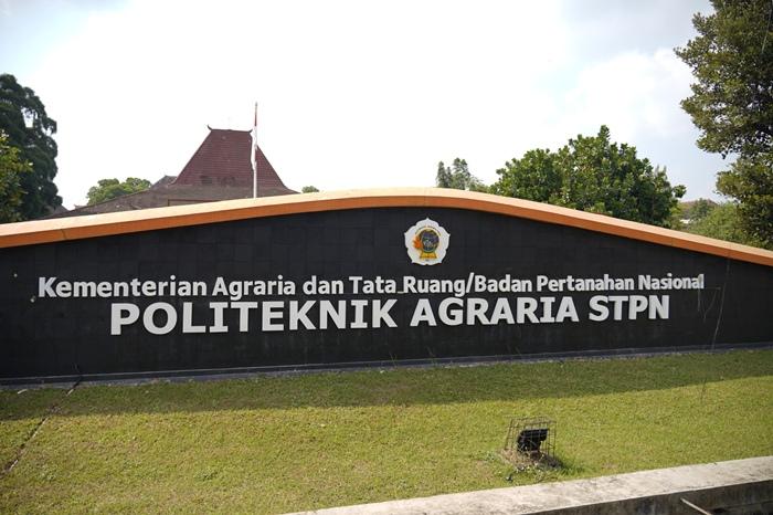 Suasana-di-depan-kampus-Politeknik-Agraria-Sekolah-Tinggi-Pertanahan-Nasional.jpg