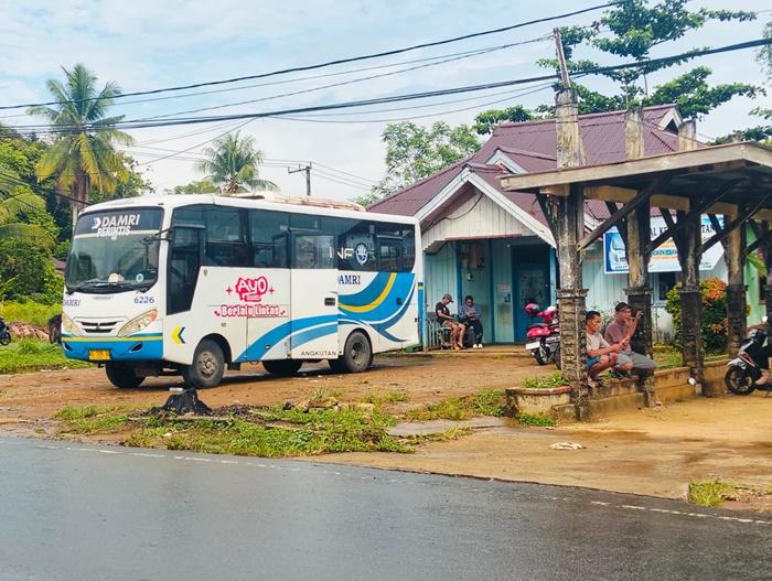 Tampak-Bus-Damri-saat-parkir-di-Pool-Damri-yang-berada-di-Jalan-Perintis-13062026.jpg