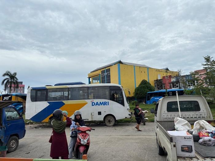 Tampak-aktivitas-di-Terminal-Damri-Tanjung-Selor-sebelum-keberangkatan.jpg