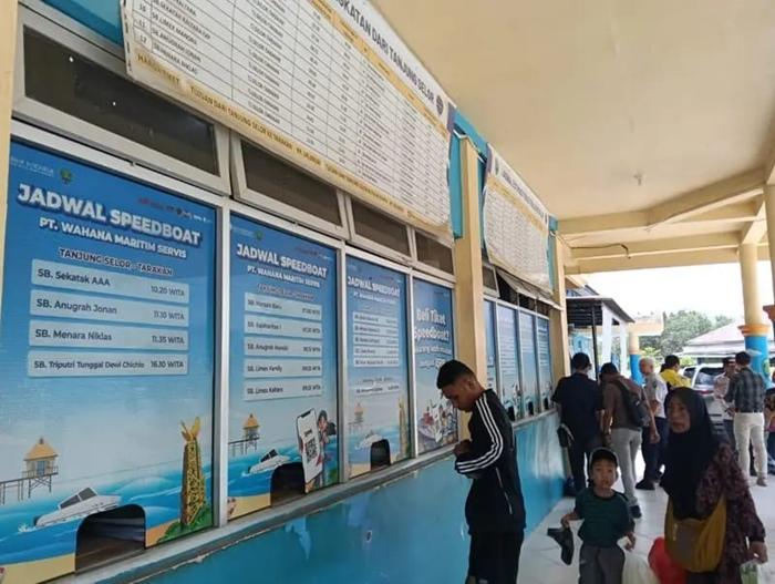 Tampak-aktivitas-penumpang-di-loket-tiket-Pelabuhan-Kayan-II-Tanjung-Selor.jpg