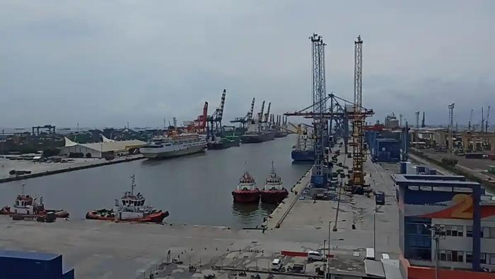 Tampak-suasana-di-Pelabuhan-Tanjung-Priok-Jakarta-Utara.jpg