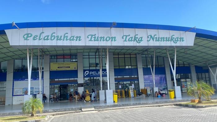 Tampak-suasana-di-Pelabuhan-Tunon-Taka.jpg
