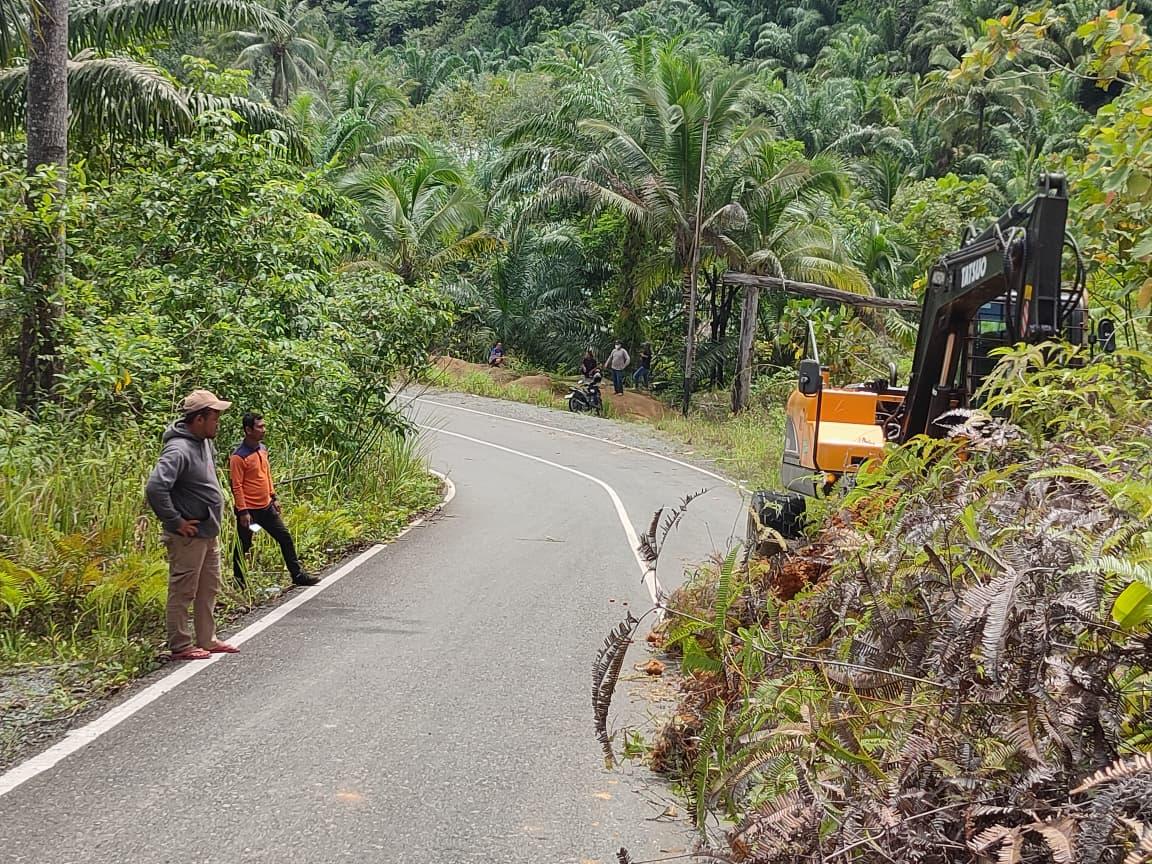 Longsor Hambat Transportasi Tanjung Selor-Tanjung Palas Barat, BPBD Bulungan Bergerak Cepat 