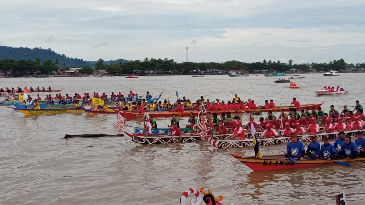HUT ke-62 Kabupaten Bulungan, Puluhan Tim Ikuti Lomba Perahu Dayung di Festival Sungai Kayan - Tribunkaltara.com