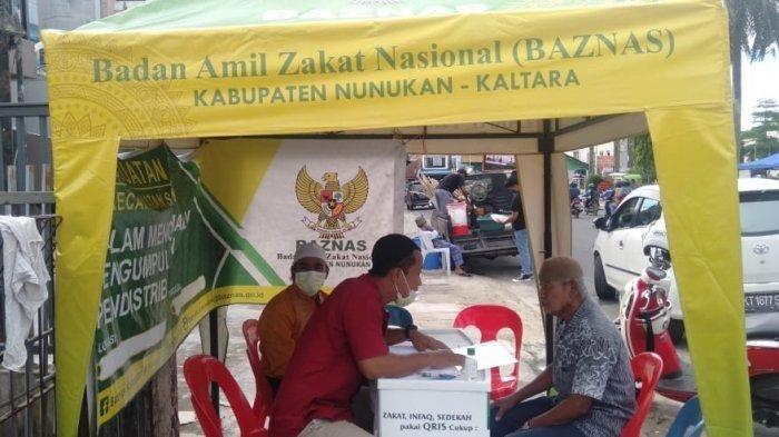 Transaksi-zakat-di-gerai-Baznas-Nunukan-yang-ada-di-Alun-alun-Nunukan-thd.jpg