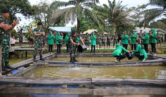 Upaya-mendukung-ketahanan-pangan-Yonif-613-Raja-Alam.jpg