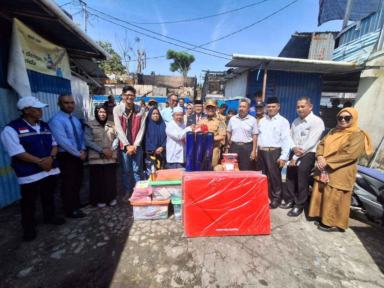Wali-Kota-berikan-bantuan-korban-kebakaran-01-29102025jpg.jpg
