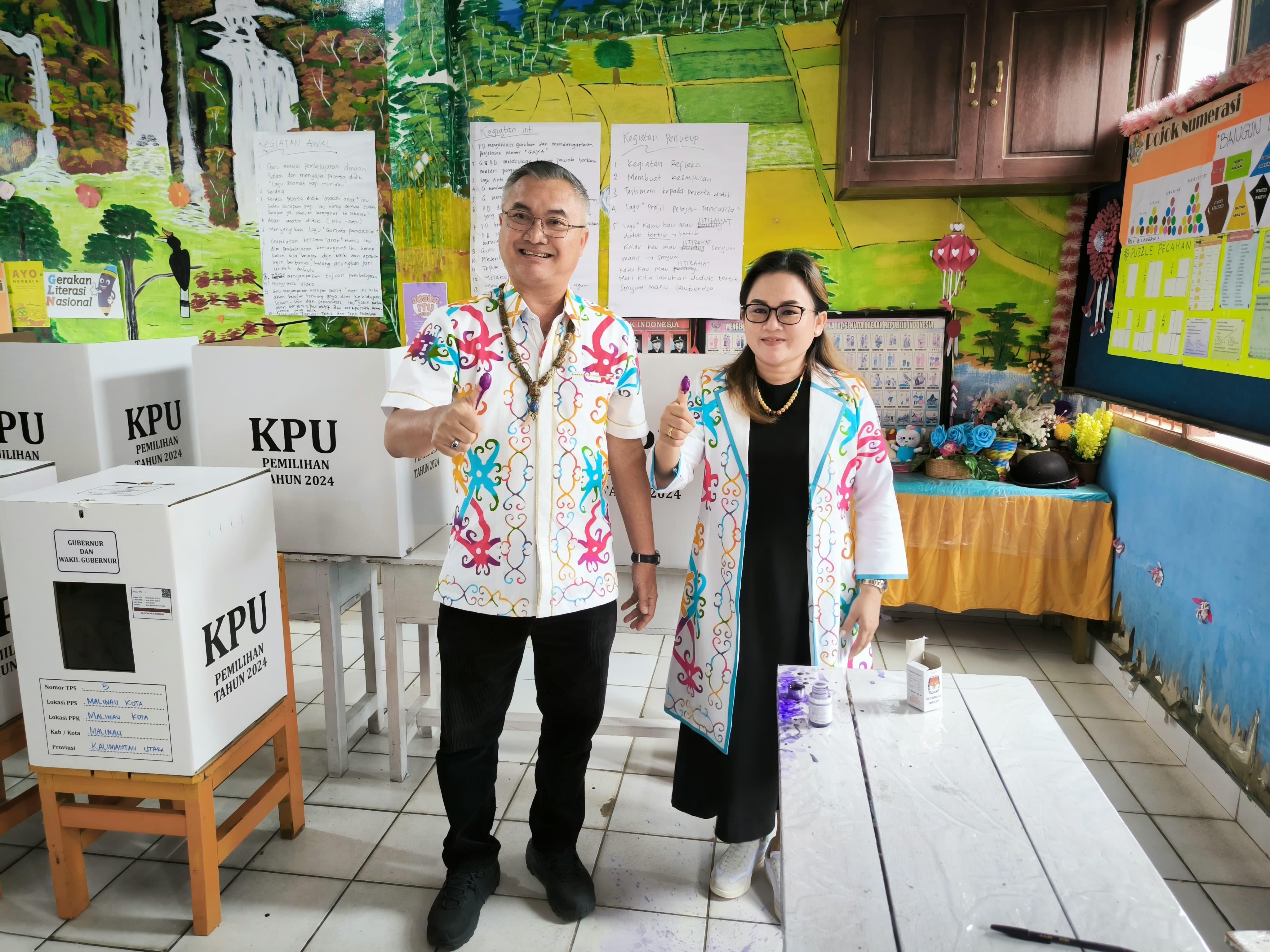 Wempi-dan-istri-salurkan-hak-pilih-di-Malinau-01-031220224jpg.jpg