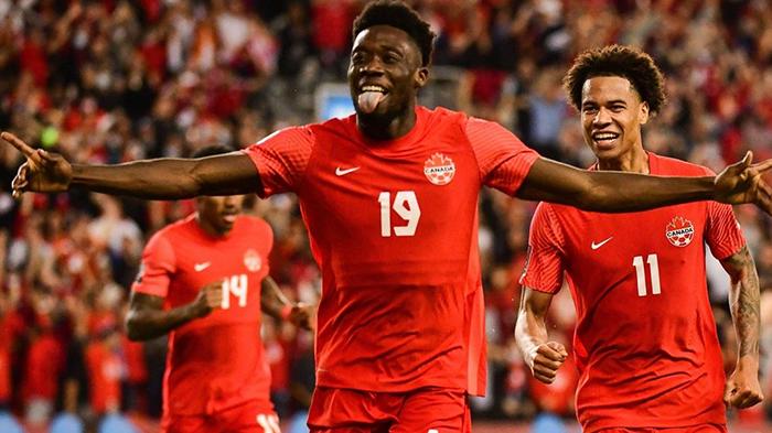 Wingback-Timnas-Kanada-Alphonso-Davies-061122_2.jpg